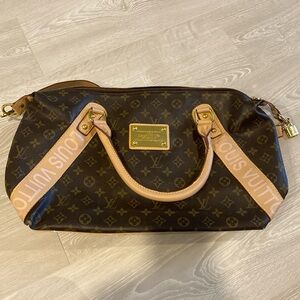 LV purse